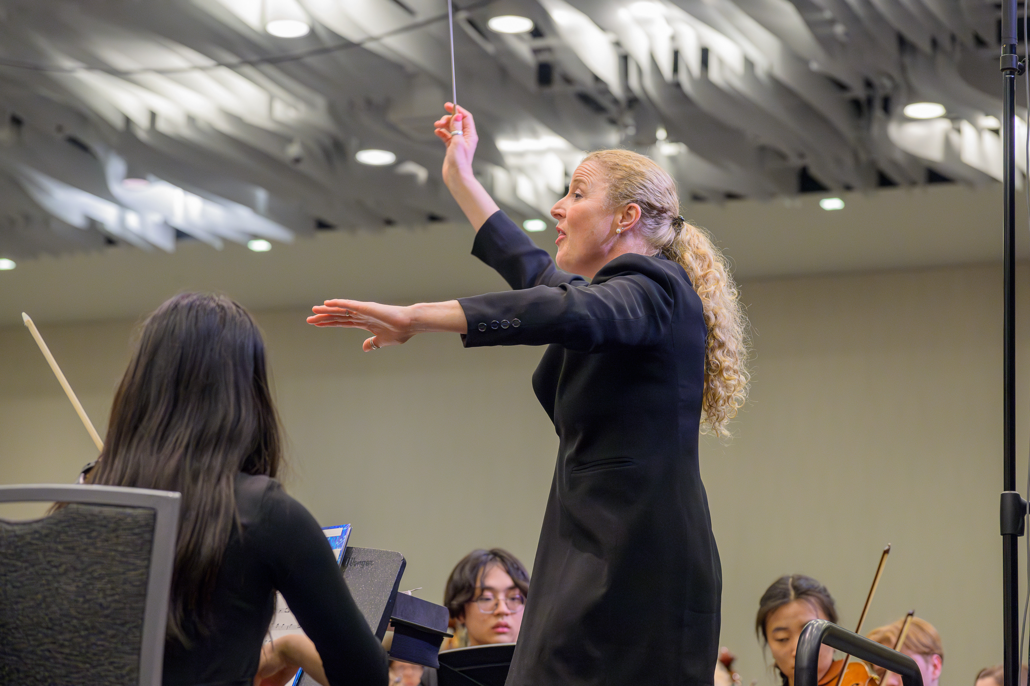 Eyes Up Here! Using non-verbal gesture in your rehearsal by Emily Pence Brown